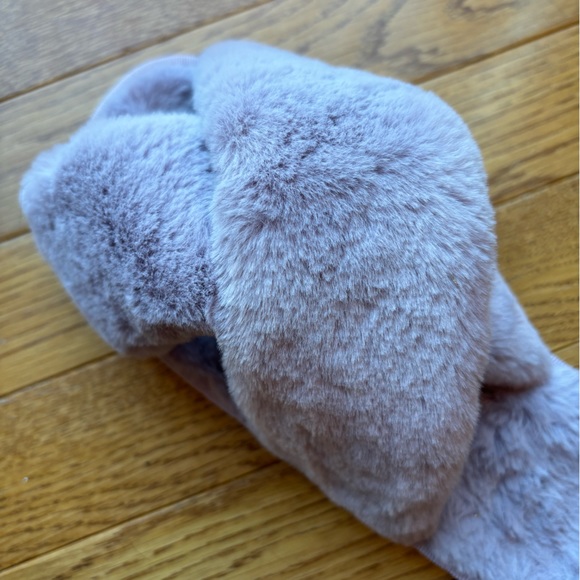 Soft Plush Fleece Slippers, Purple, Women's Size 7/8 - Picture 2 of 5